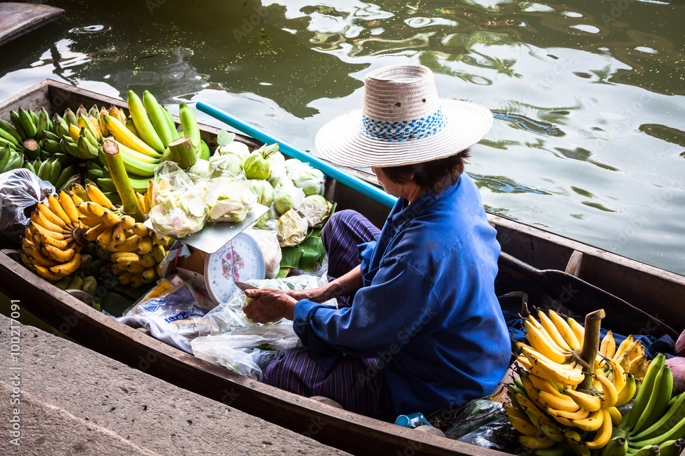 Damnoen Saduak floating market in Ratchaburi near Bangkok, Thail