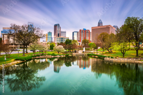 Charlotte, North Carolina, USA park and skyline.