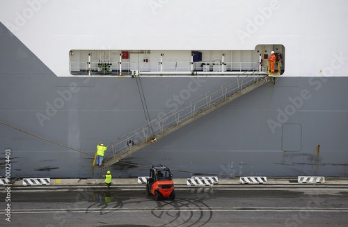 Canvas Print Lowering the gangway