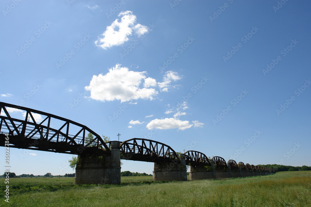 Alte Eisenbahnbrücke über die Elbe bei Dömitz, Mecklenburg