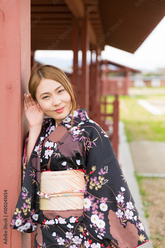 着物を着た女性 着物を着た女性