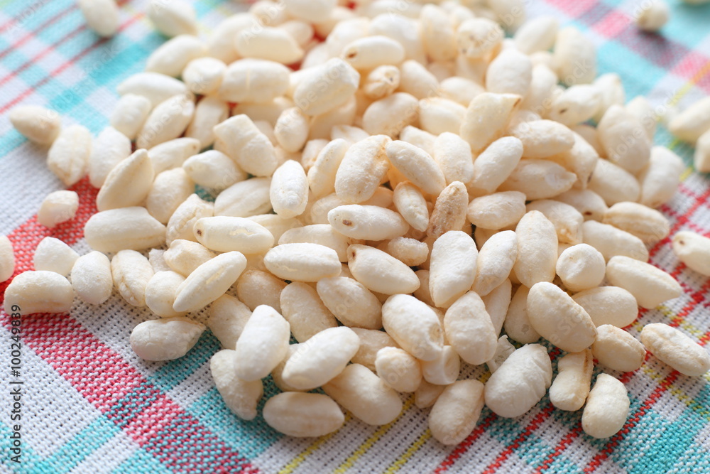 Puffed cereal is a traditional sweets of Japan.We made with rice. Puffed cereal is a traditional sweets of Japan.We made with rice.