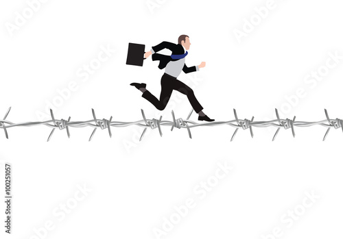 persona corre sul filo spinato