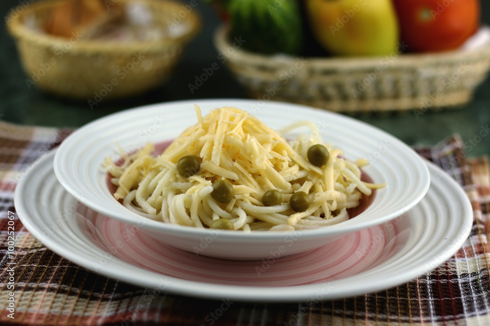 pasta with cheese and peas