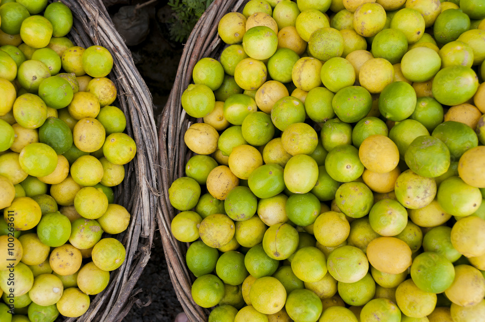 Limes an lemons in two baskets