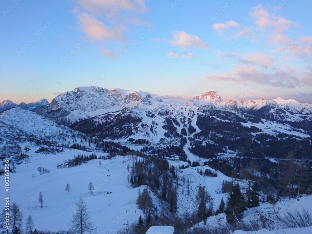 Fototapeta premium Early Morning Skiing At Nassfeld Carinthia Austria