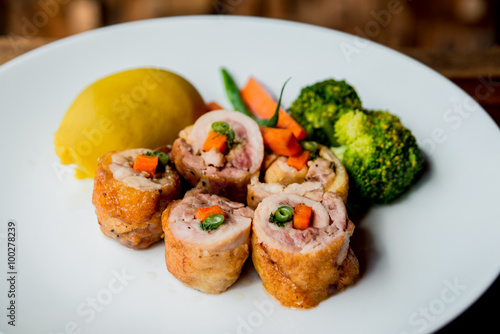 Meat roll with vegetables