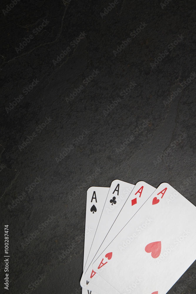 Obraz premium Karty na kamiennym tle