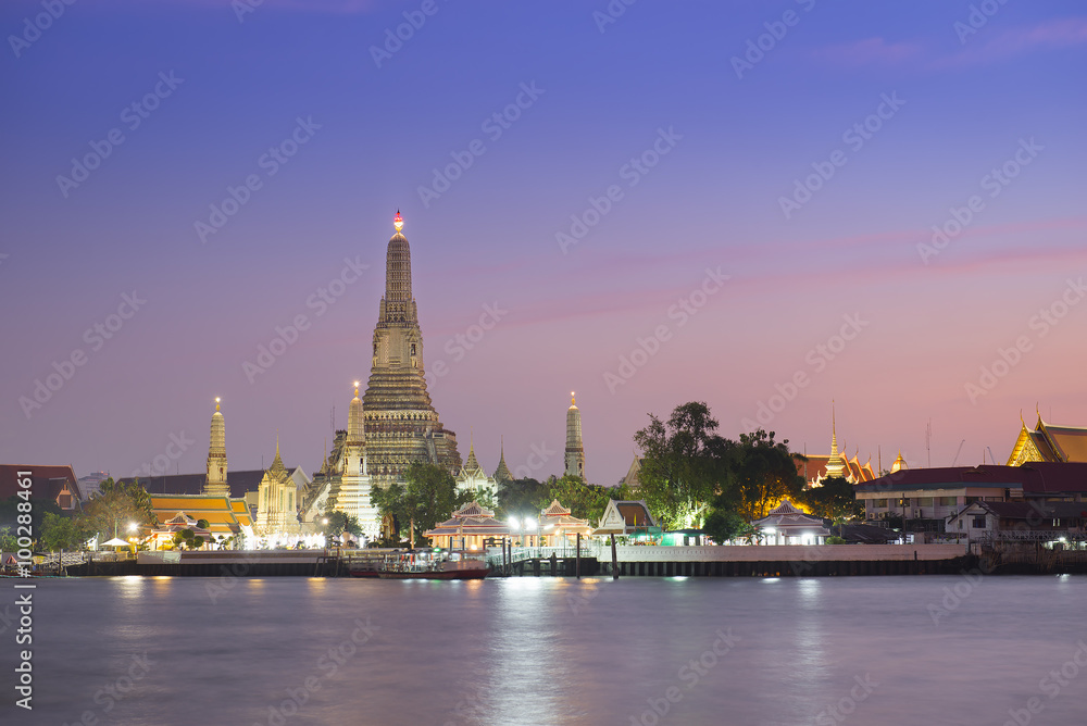Fototapeta premium Wat Arun Temple after finished construction in twilight time at