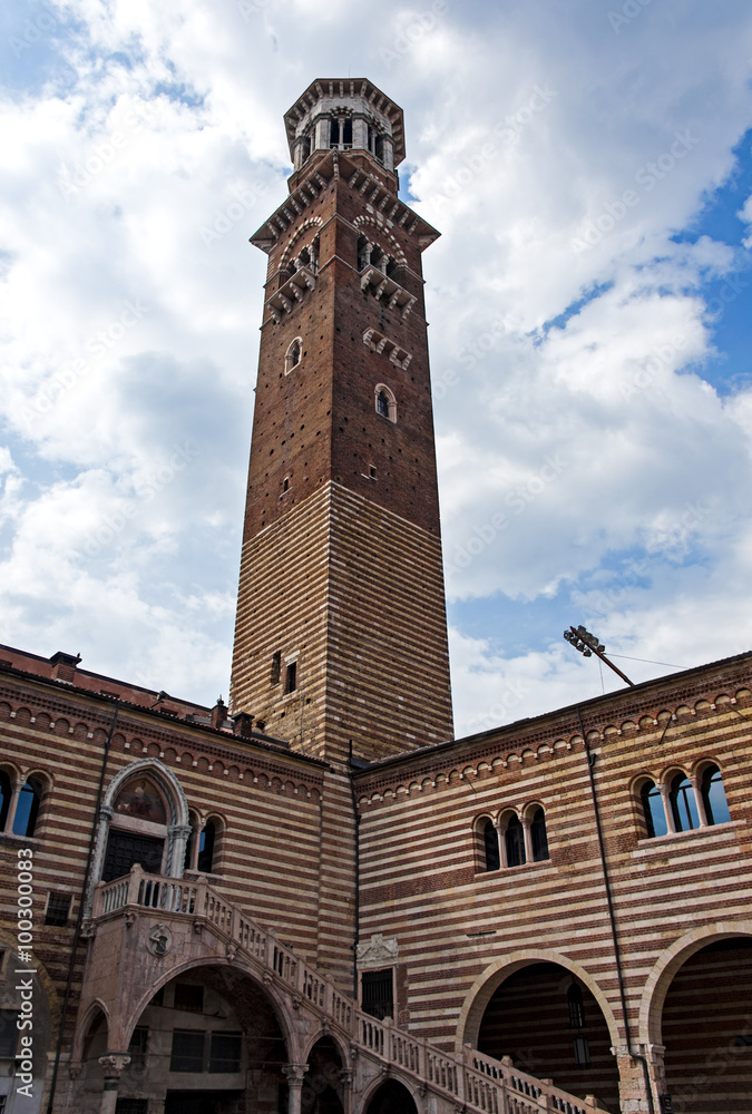 Lamberti Tower, Verona