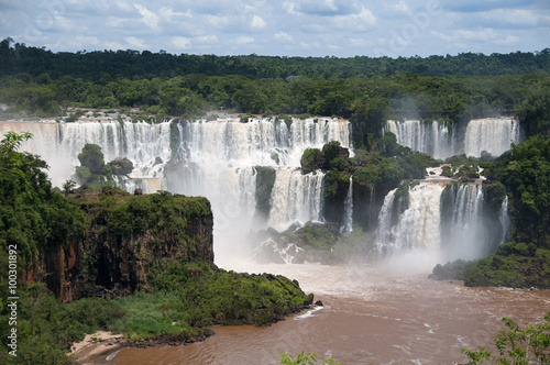 wodospady Iguazú widziane po brazylijskiej stronie