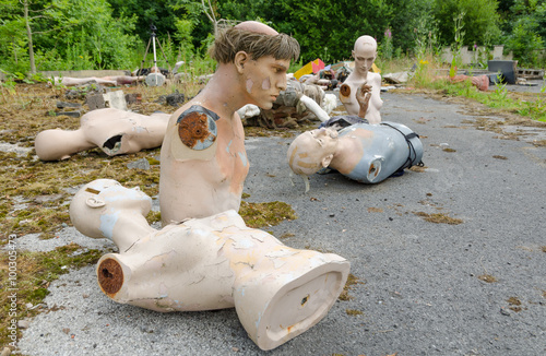 Fotografie Lancashire, England, 06/08/2013, Abandoned theme park mannequins left to decay