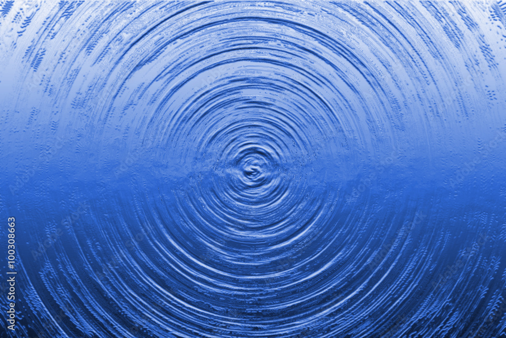 Wasseroberfläche mit Kreise Wasseroberfläche mit Kreise