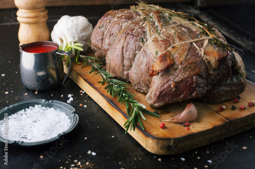 Fotografia Beef roulade with smoked bacon and rosemary