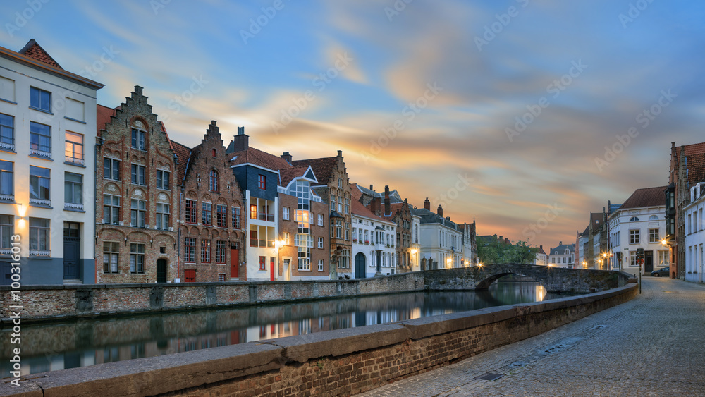 waters of Spiegelrei, Bruges