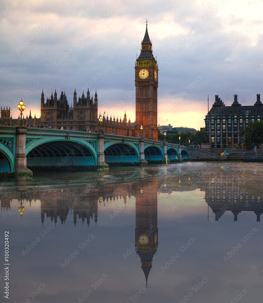 Naklejka premium Big Ben and houses of Parliament at sunset. 