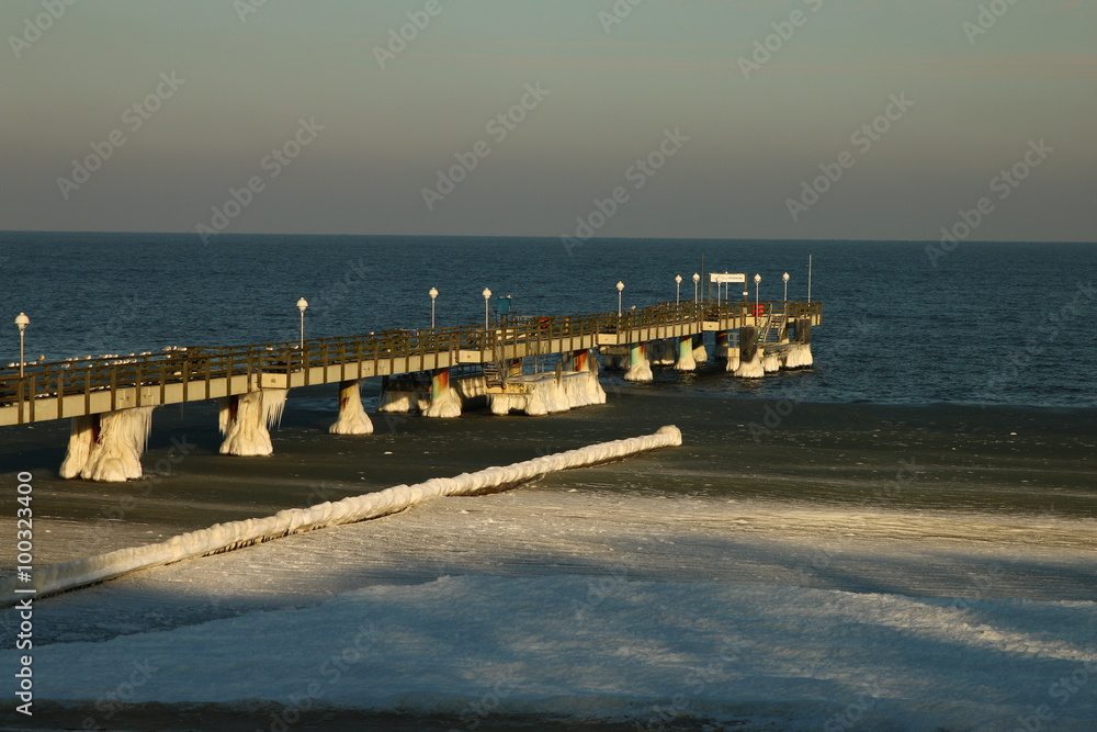 Eis und Schnee am Strand