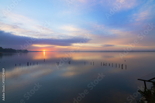 lago di fogliano all'alba © alle_84