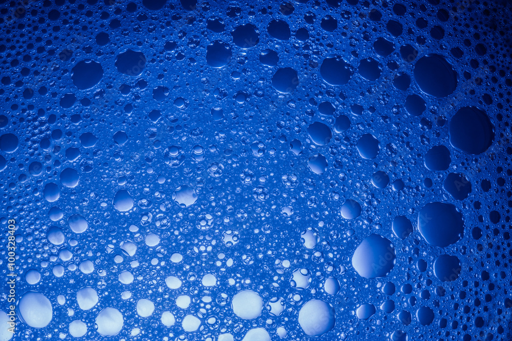 bulles dans de l'eau savonneuse. Stock Photo | Adobe Stock