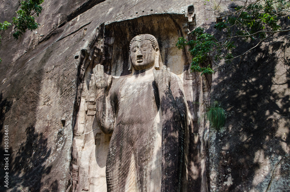 Ras Vehera (Sesuruwa) Buddha Statue