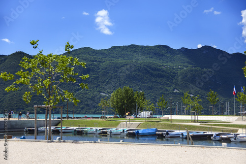 Obraz na płótnie Lake Bourge, Little port Aix- les Bains w salonie