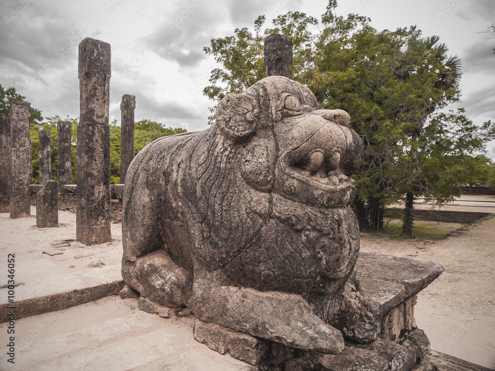 Statua di un leone a Polonnaruwa, Sri Lanka