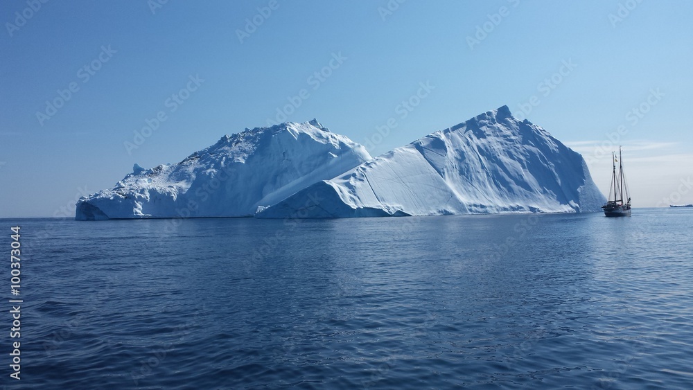 Sailing Greenland, the land of ice, polar bears... and sailing! Sailing Greenland, the land of ice, polar bears... and sailing!