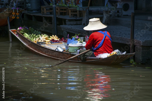 pływający targ w Damnoen Saduak w Tajlandii © sly10000