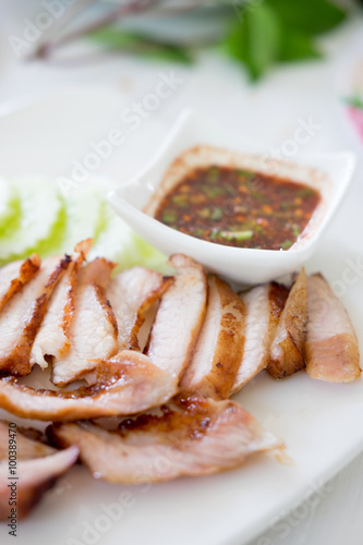 Grilled pork with Thai-styled chilli sauce