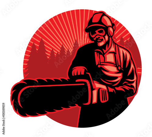 worker using the chainsaw