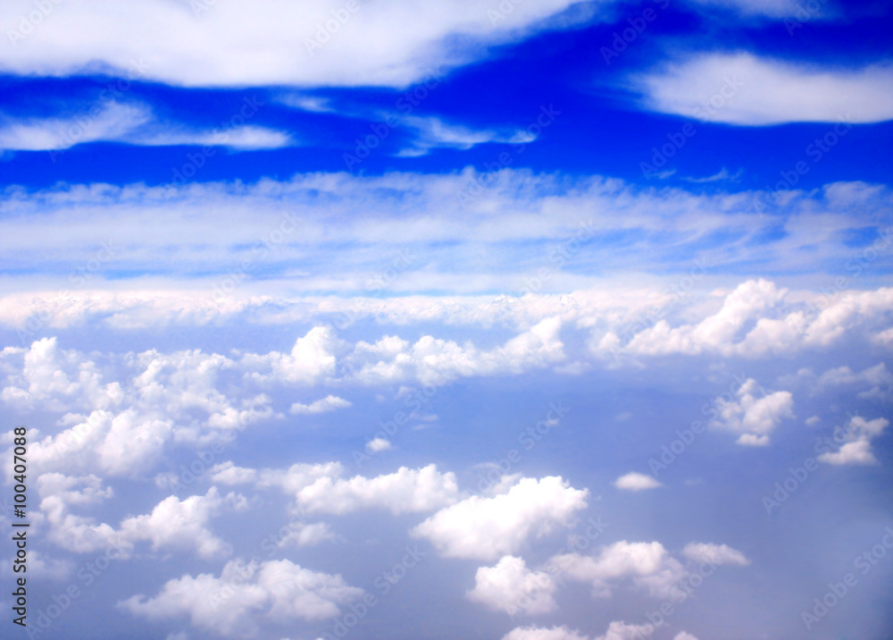 Obraz premium White clouds in blue sky