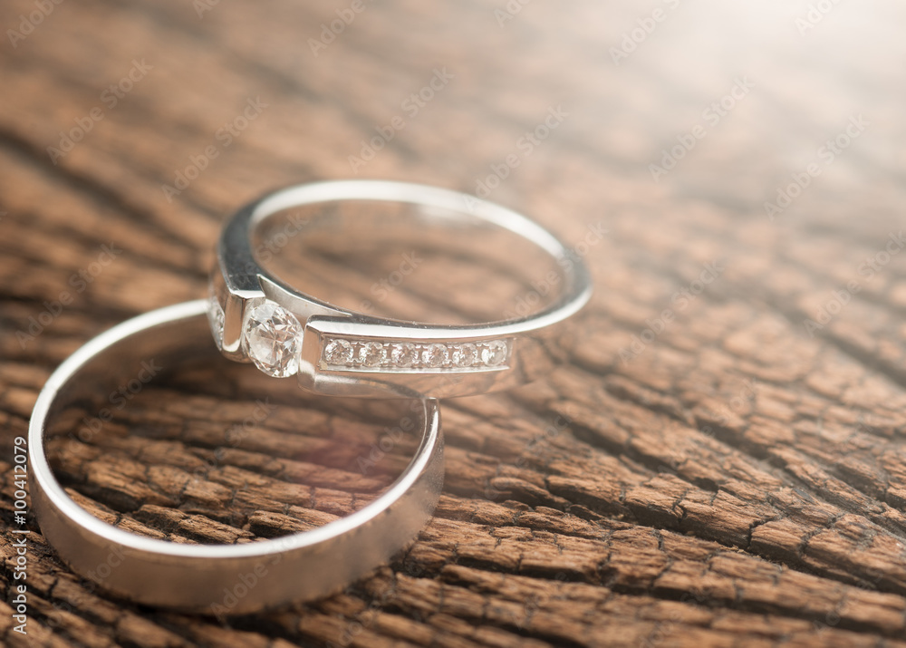wedding rings on wood,Light Effect wedding rings on wood,Light Effect