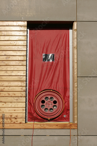 measuring the airtightness of the house