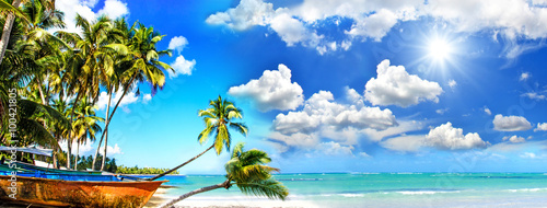 Fotografie Beach panorama: Perfect tropical paradise beach with turquoise blue water, blue
