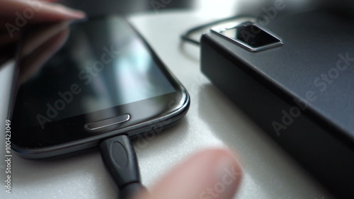 Connect the Powerbank to the Smartphone