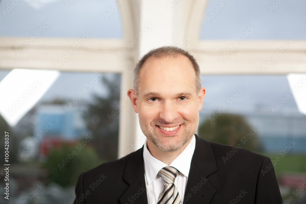 Lachender Geschäftsmann Lachender Geschäftsmann