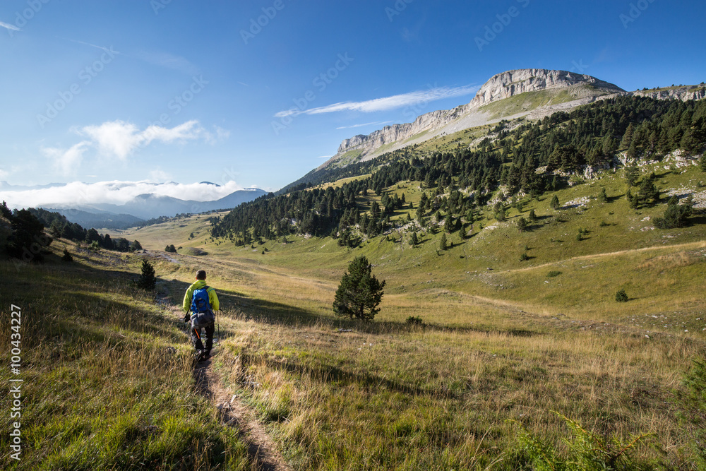 Fototapeta premium Randonneur dans le Vercors