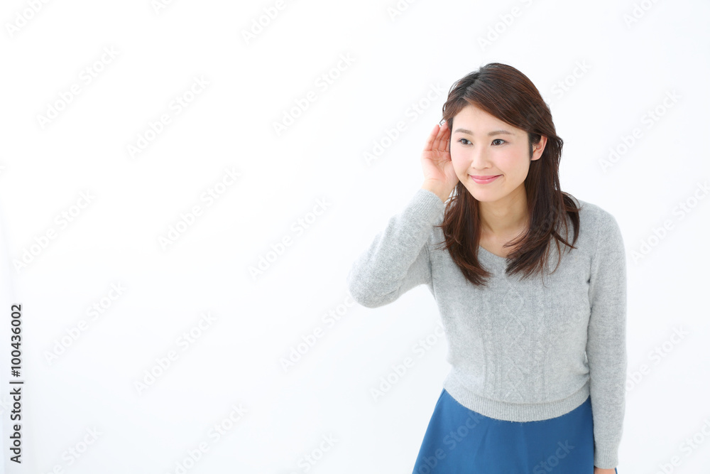 聞く・若い女性 聞く・若い女性