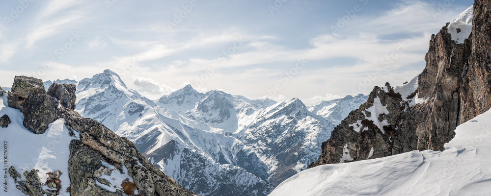 Obraz premium Panoramiczny widok na góry / Panoramiczny widok na Alpy zimowe góry, Les 2 Alpes, Francja