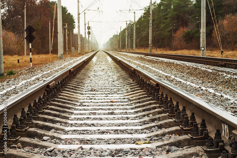 Fototapeta premium toned photo railroad tracks