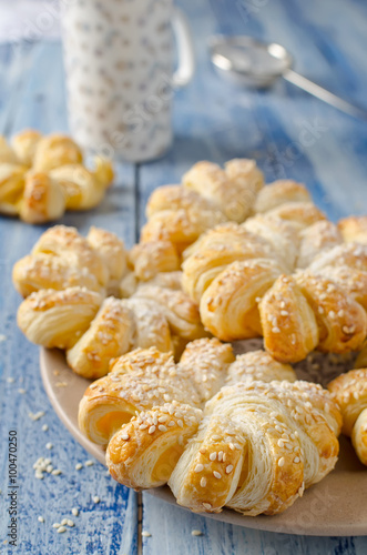 Baked puff pastry rings of pineapple