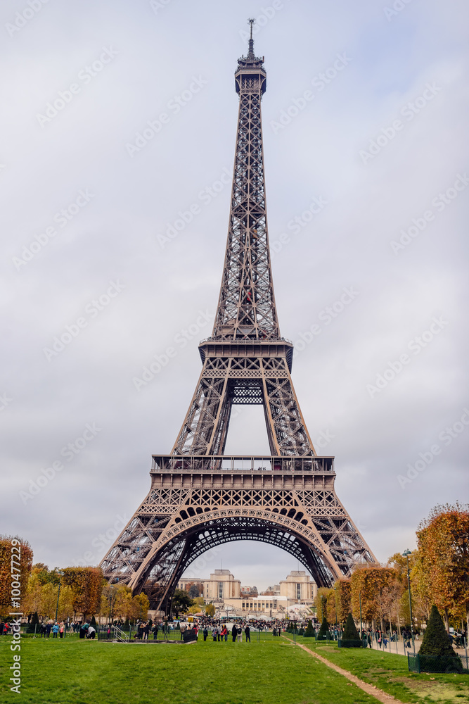 Eiffel tower in Paris with autumn colors