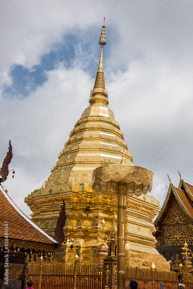 Naklejka premium Golden Mount in Wat Phra That Doi Suthep