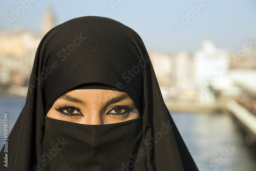 Bild auf Leinwand Woman dressed with black headscarf, chador on istanbul street, turkey
