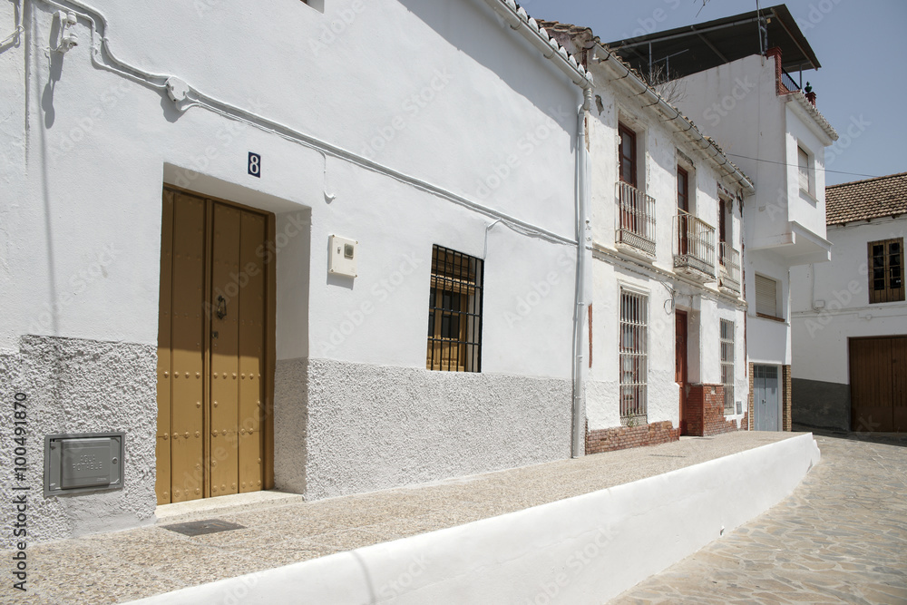 Paseo por las calles del municipio de Alozaina en la provincia de Málaga, Andalucía Paseo por las calles del municipio de Alozaina en la provincia de Málaga, Andalucía