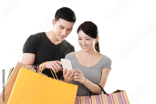 couple shopping and looking at cellphone