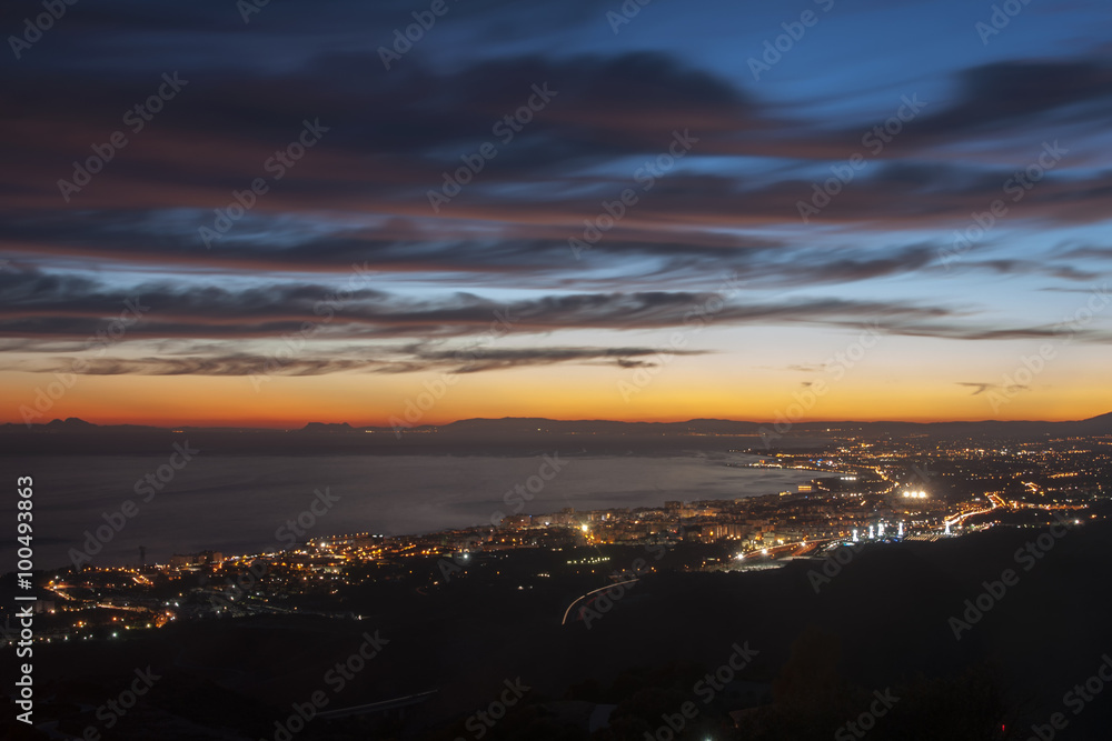Ultimas luces del día sobre Marbella, Málaga