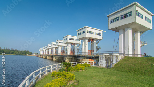 Uthokawiphatprasit watergate, Pak Phanang Diversion Dam Project is a project specifically approved by His Majesty the King of Thailand.