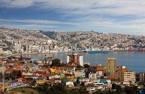 Fototapeta Naklejka Na Ścianę i Meble -  aerial view of town of Valparaiso Chile