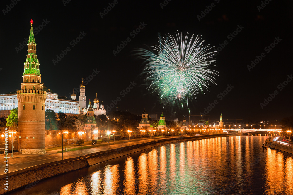Obraz premium Festive fireworks over the Moscow Kremlin, Russia